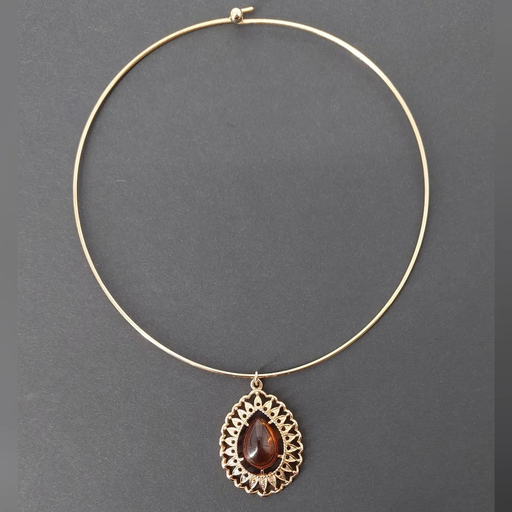 Vintage Sarah Coventry Gold Tone Teardrop Choker Necklace